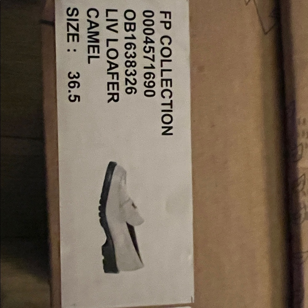 š 1 hour sale. NWT. Free People, size 6.5, Tan Leather Loafers - Picture 4 of 8